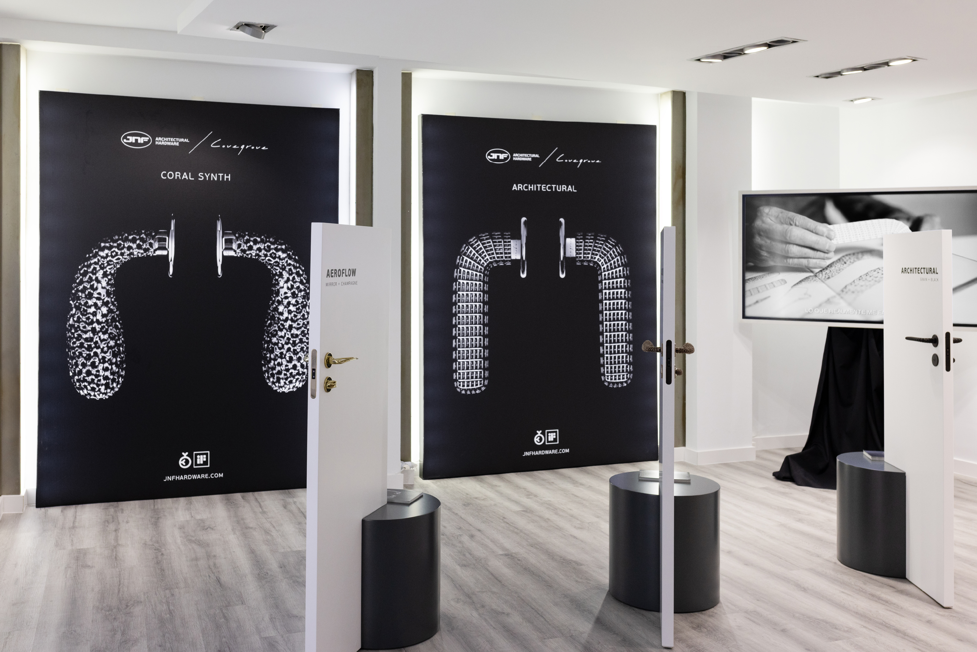 <b>JNF x Lovegrove</b> <br>Madrid